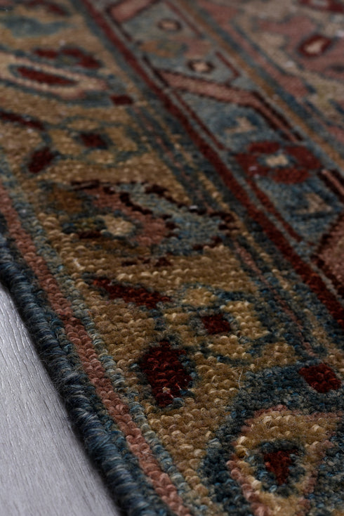Antique Lilian Area Rug (10' x 14')